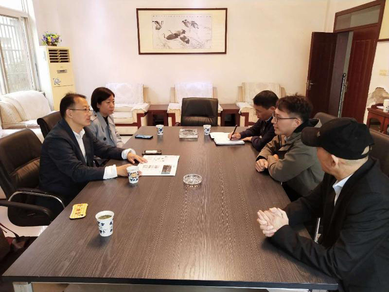 省商務(wù)廳貿(mào)發(fā)處副處長張毅、市商務(wù)局外貿(mào)科科長汪燕尼到宜秀區(qū)調(diào)研