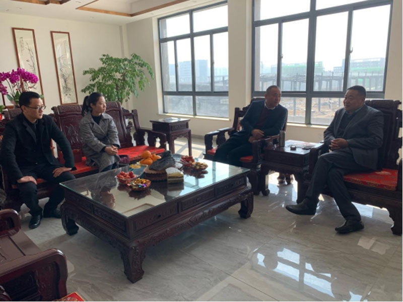 安慶市羅嶺鎮(zhèn)政府走訪慰問(wèn)安慶市康明納包裝有限公司
